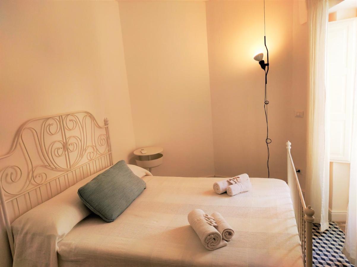 Suite Bagnara- Ortigia Holidays Сиракуза Екстериор снимка